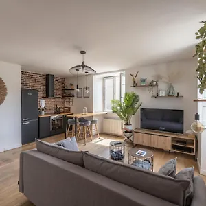 https://appartement-t2-vue-imprenable-sur-la-cathedrale.inbrittany.com
