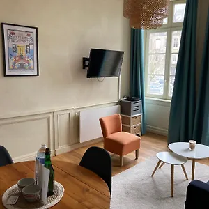 L'aparthe - Vue Sur La Place Du Marche France