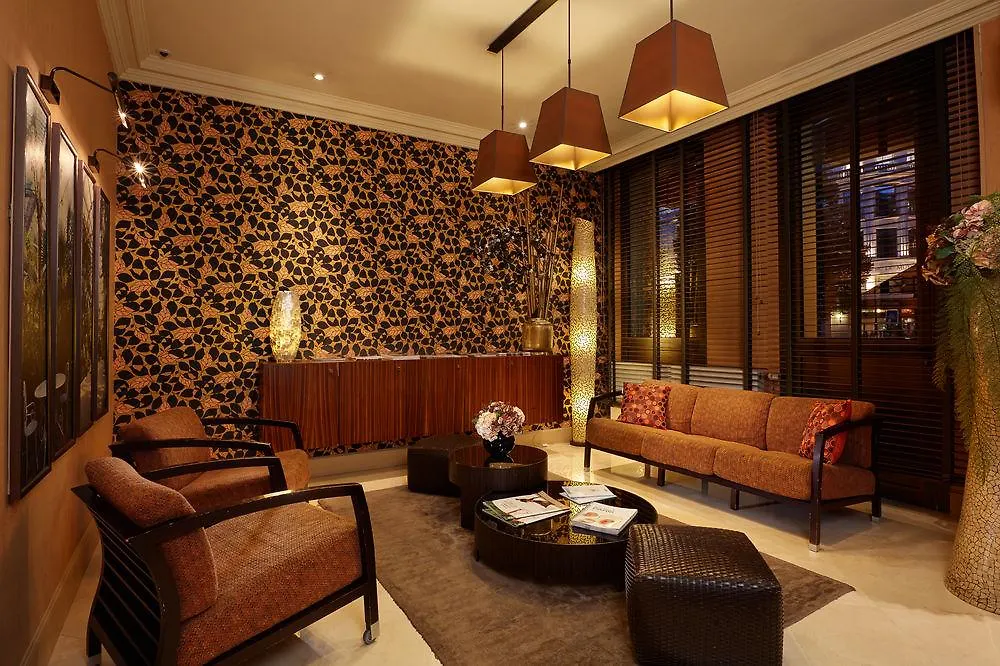 ***  Hotel Oratio Paris France