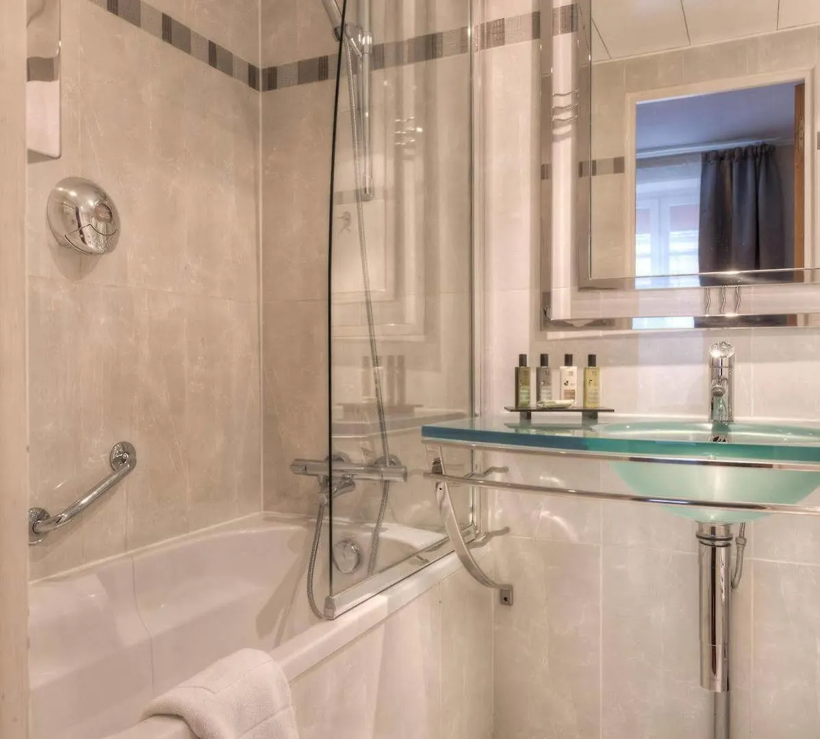 Hôtel Oratio Parigi 3*,